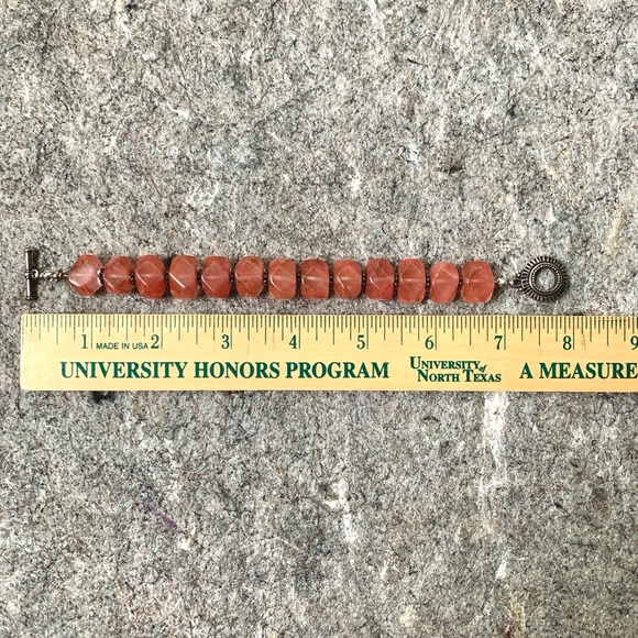 Pink strawberry quartz faceted stone beads bracelet with etched silver toggle - Picture 13 of 16